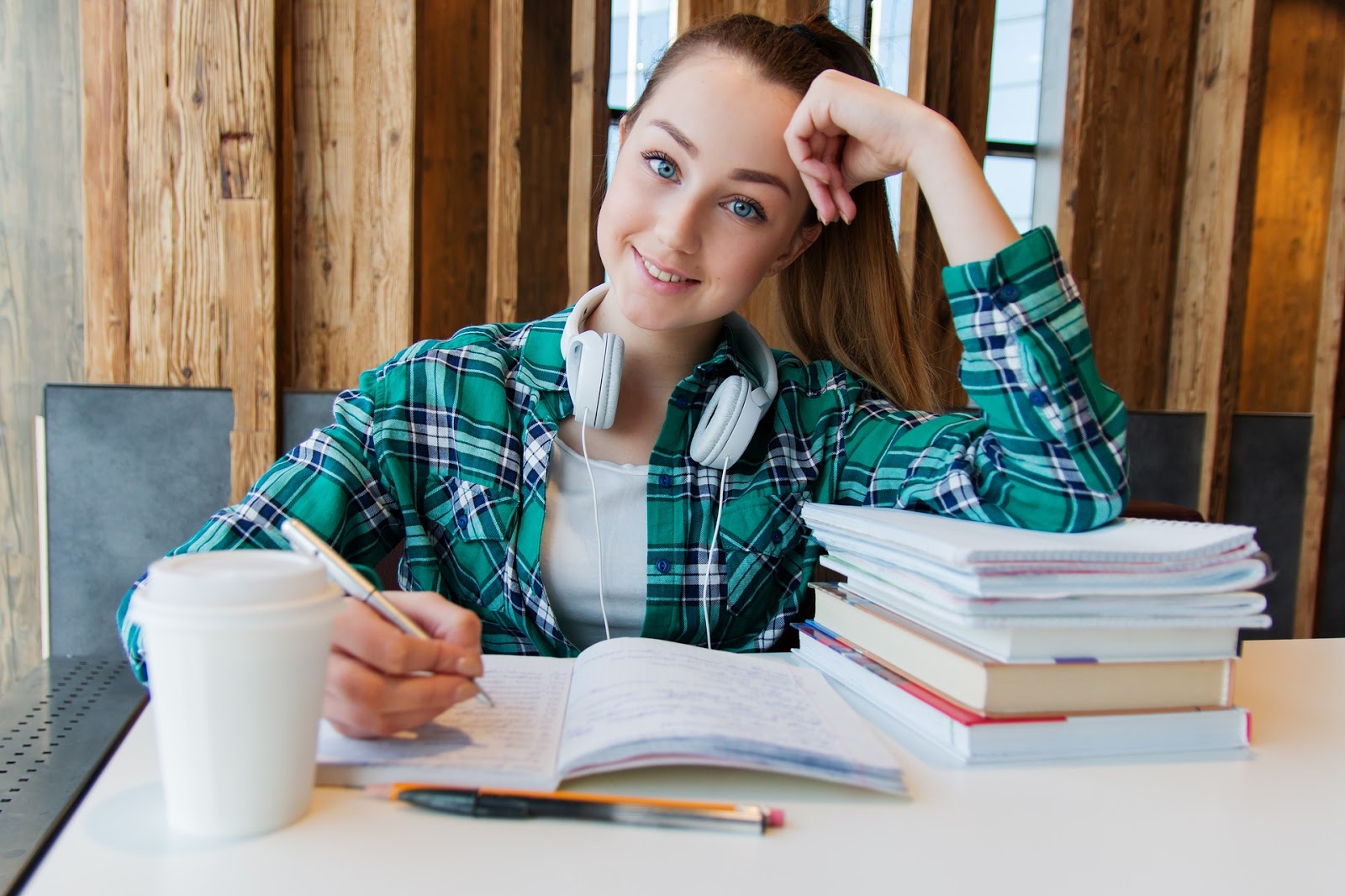 IELTS: describe a place where you have studied IELTS: drawing, transport, studying, study techniques, study groups, online teaching, classroom teaching