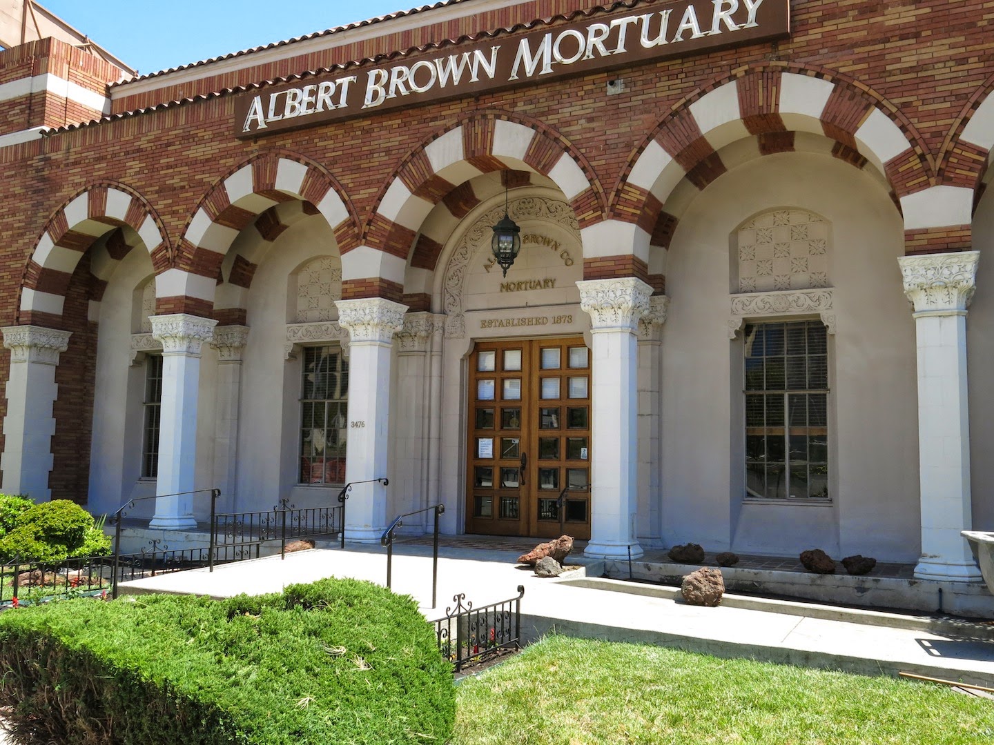 Oakland Daily Photo mortuary architecture