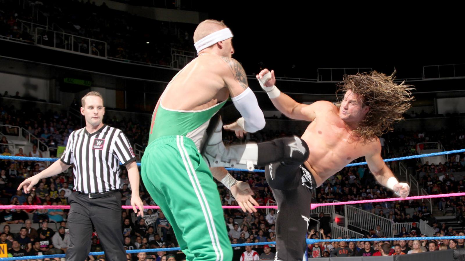 SPORTING VILLA BLOG: WWE: Dolph Ziggler vs. The Spirit Squad. 