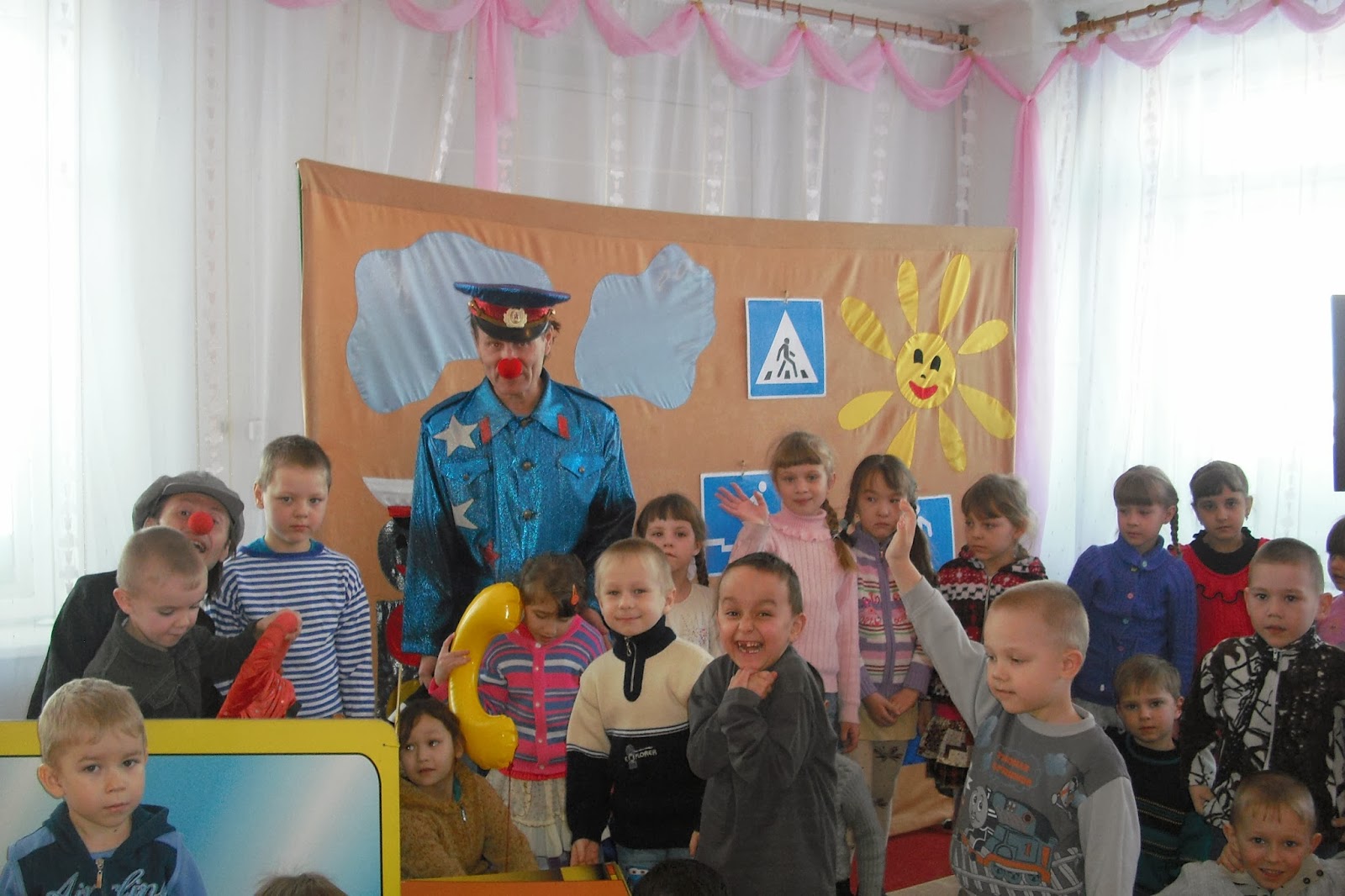 саргатский детский сад 2. детское театрализованное представление. театр в детском саду приехал. к нам приехал театр в детский сад. театр в детском саду приехал.