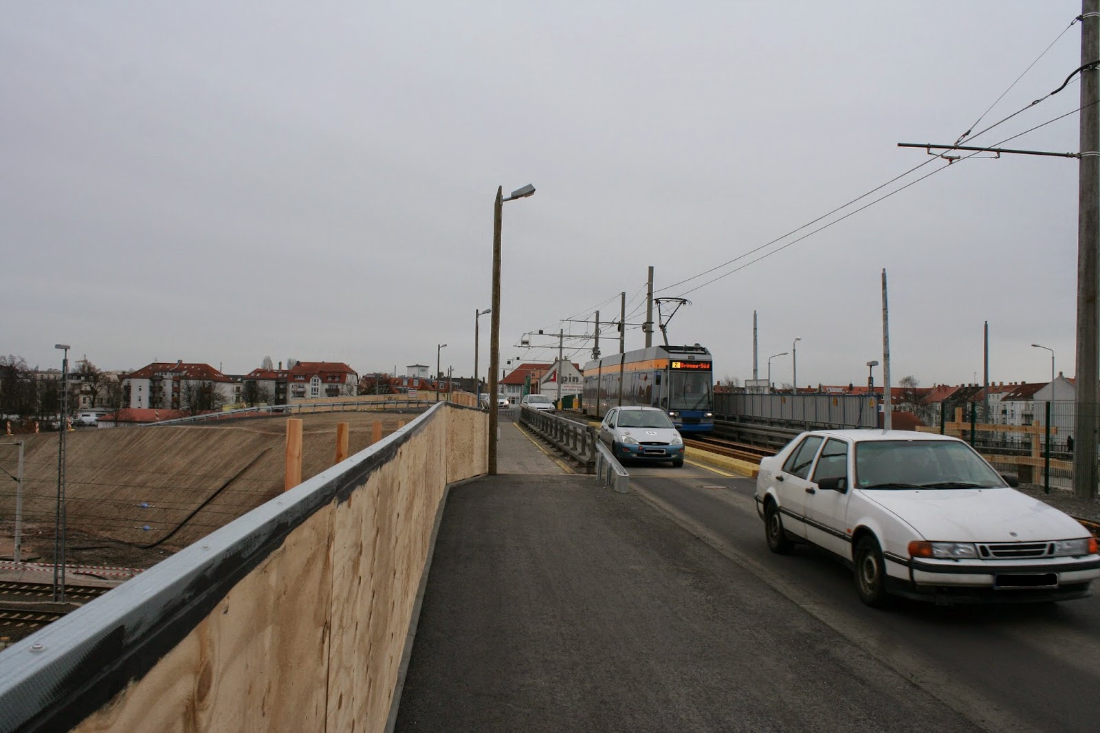 Antonienbrücke 03.01.2015 - Fahrzeuge und Tram auf der Brücke Antonienbrücke 03.01.2015 - Fahrzeuge und Tram auf der Brücke