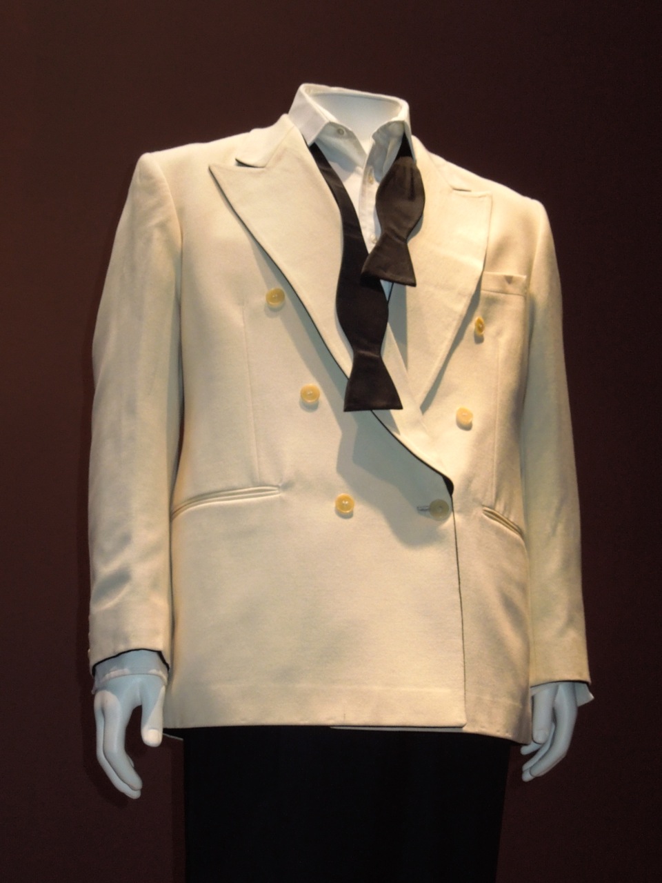 Hollywood Movie Costumes and Props: Tom Cruise's reversible tuxedo from ...