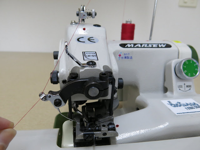 como enhebrar la máquina de coser