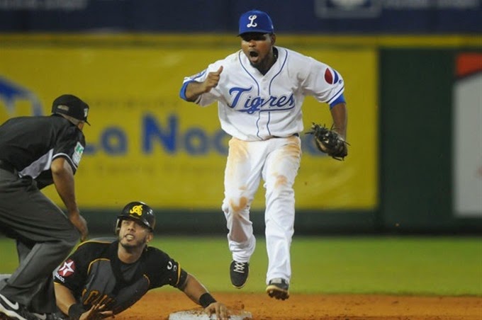 Las Águilas derrotan a los Tigres del Licey