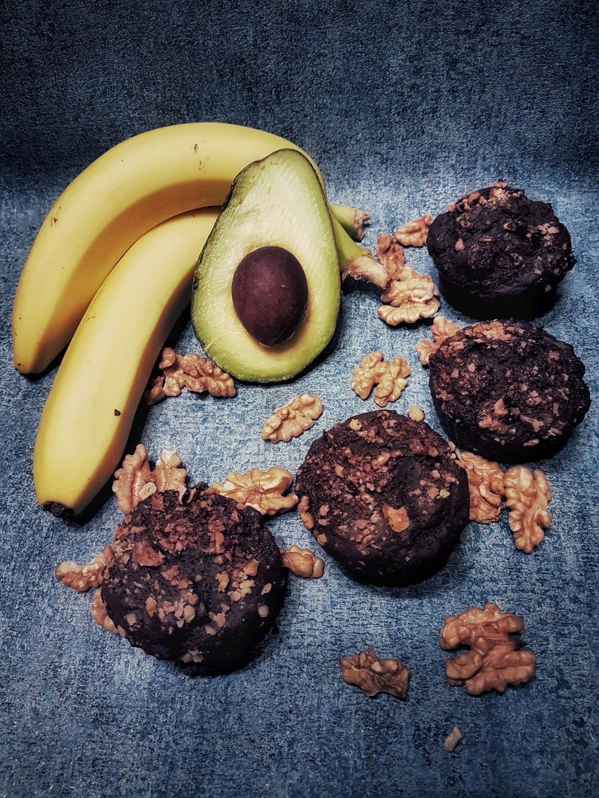 Muffinki z awokado i orzechami włoskimi Vegannmuffins muffinki bez