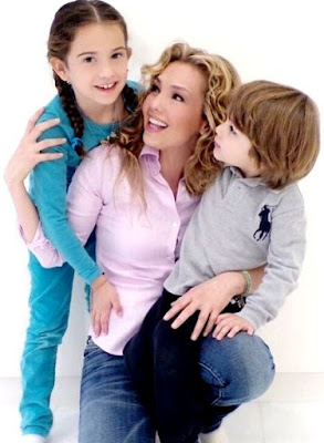 Thalía e hijos Fotos de Thalía feliz con sus 2 niños
