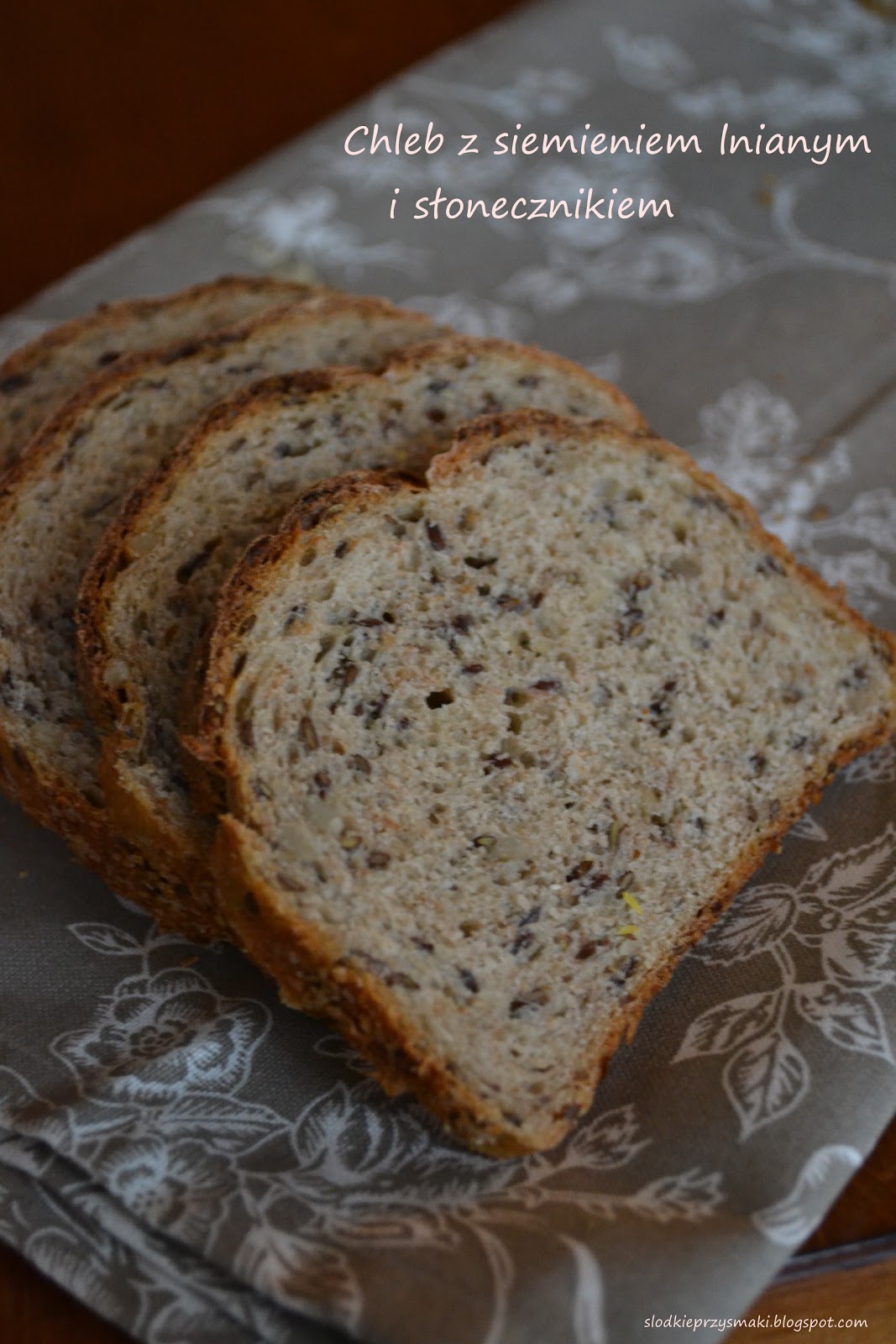 Słodkie przysmaki Chleb z siemieniem lnianym i słonecznikiem