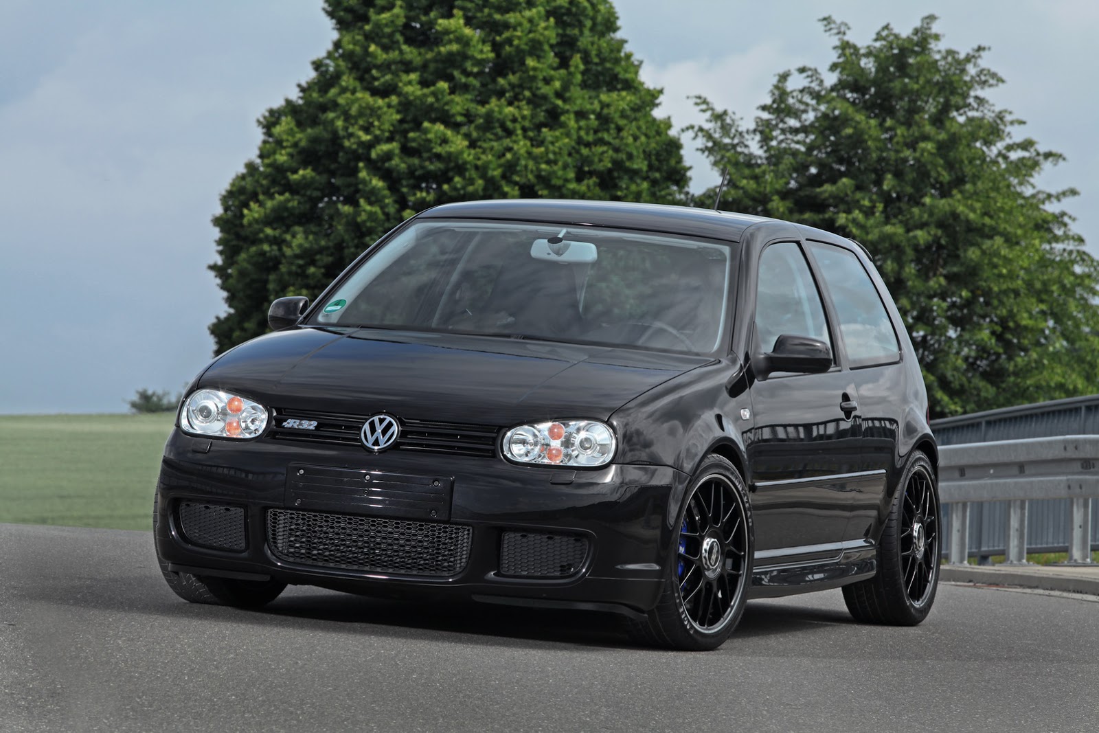 [Image: VW-Golf-IV-R32-2.jpg]