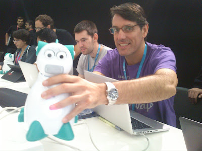 Miguel López en el taller de AiSoy Robotics
