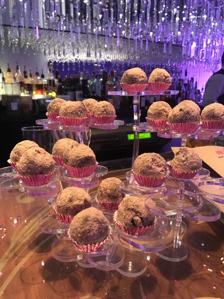 Jetsettin Daisy Yelp Elite Gold Milk Bar Las Vegas