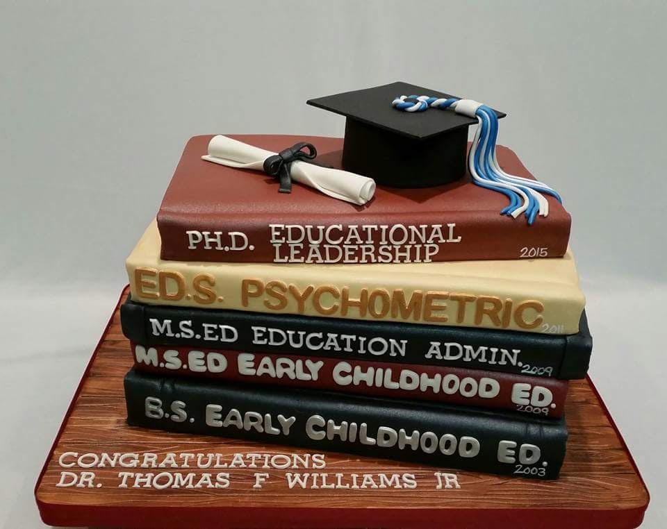 MyMoniCakes Stacked books graduation cake