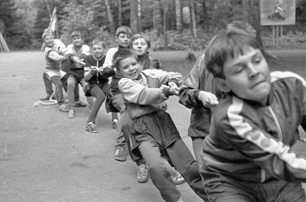 Дети ссср какого года. Детство в Советском Союзе. Счастливое советское детство. Советские детские лагеря. Счастливые советские дети.