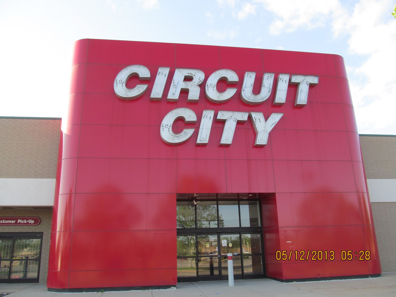 Trip to the Mall: Former Circuit City in Rockford, Illinois
