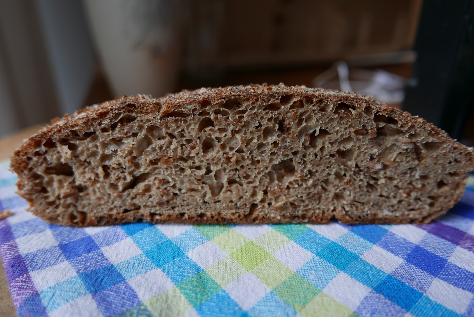 Рецепт хлеба наших бабушек старинный. Подовый хлеб на закваске. Подовый ржаной хлеб на закваске. Подовый хлеб на закваске в духовке. Амарантовый хлеб на закваске.