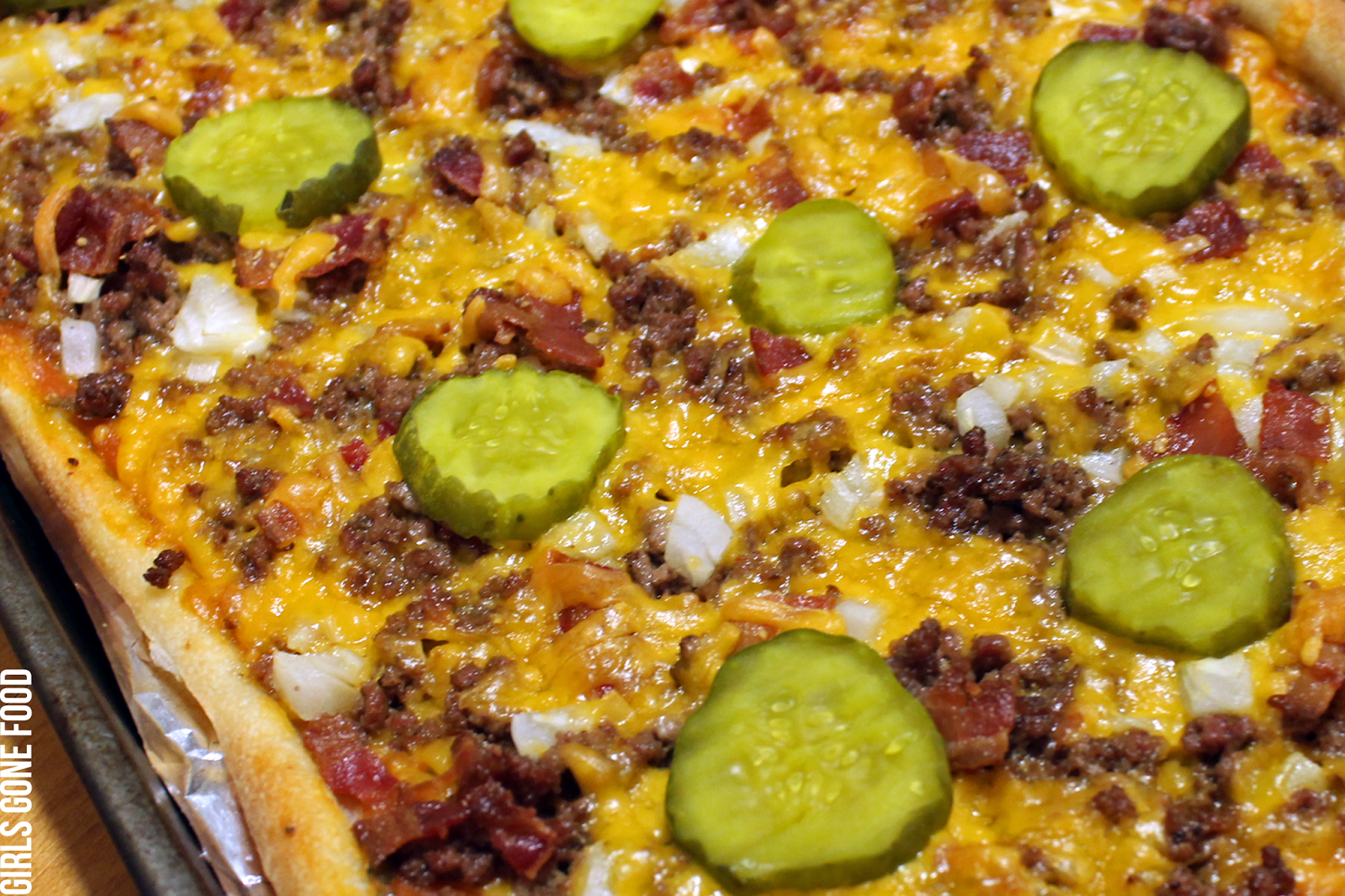 girlsgonefood Bacon Cheeseburger Pizza