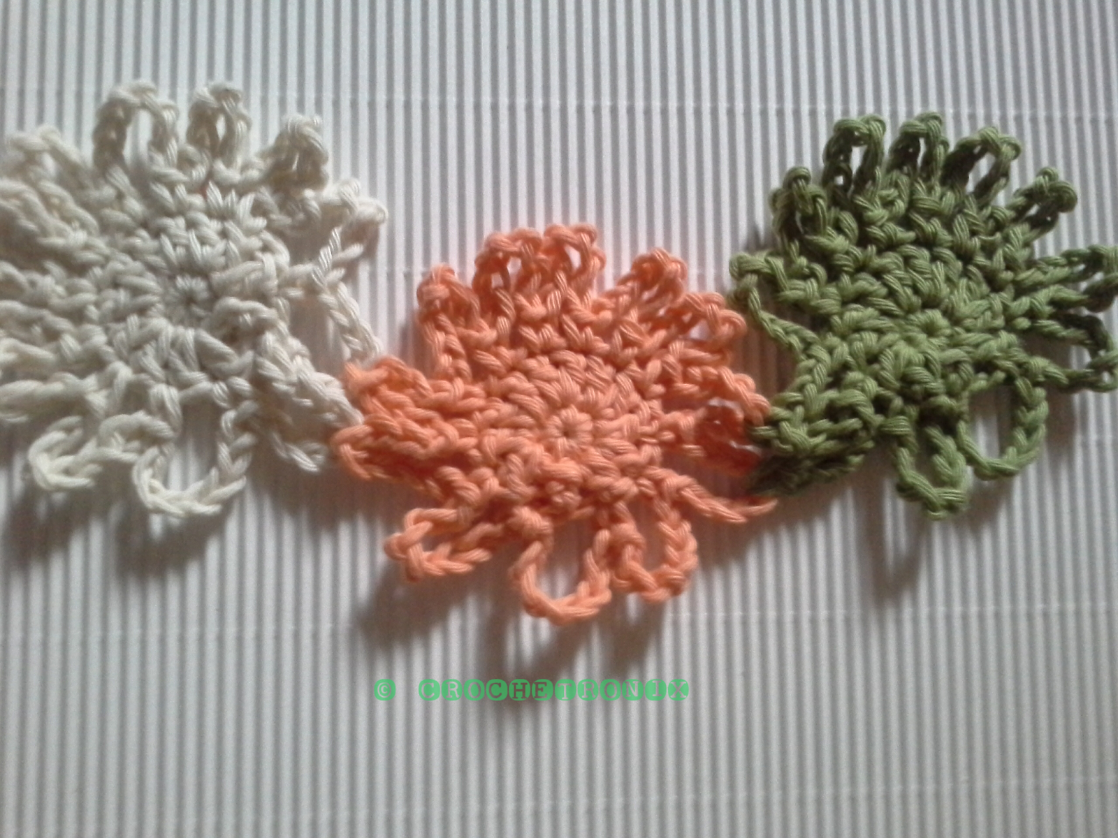 crochetronix Joining crochet flower motifs