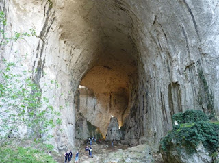Cueva de Projodna o Prohodna. Cueva de Projodna o Prohodna.