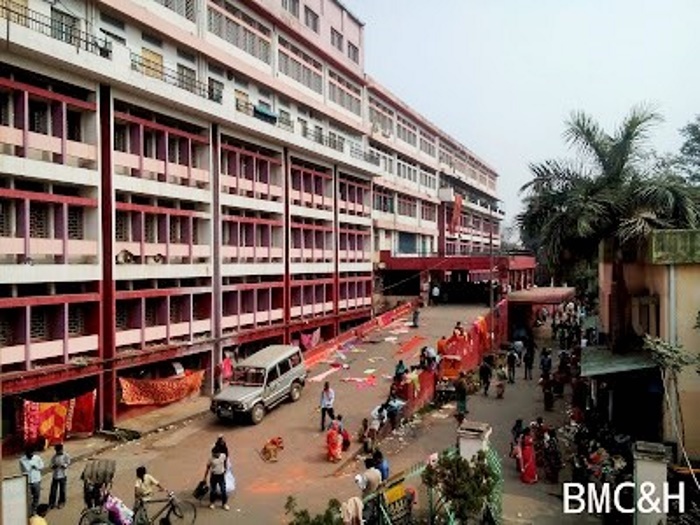 বর্ধমান মেডিকেল কলেজ হাসপাতালে মানষিক রোগীকে মার মহিলা চিকিৎসকের