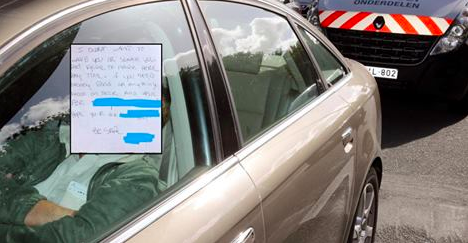 Une jeune femme s'endort dans sa voiture et retrouve, en se réveillant, un mot sur son pare-brise…