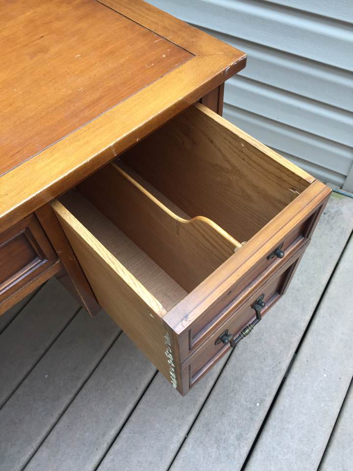 File drawer with removable divider. File drawer with removable divider.