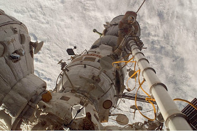 International Space Station (ISS), Angkasa Lepas