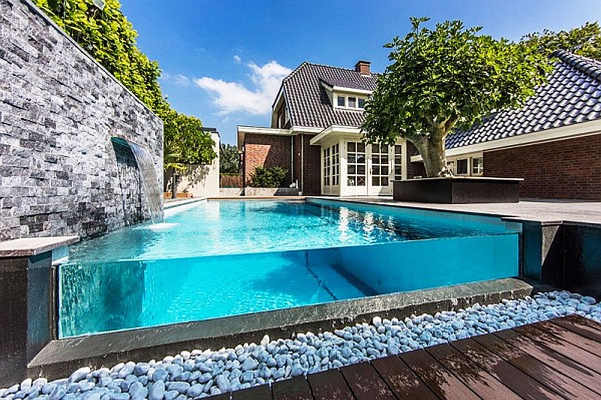 How to Decorate a Pool House