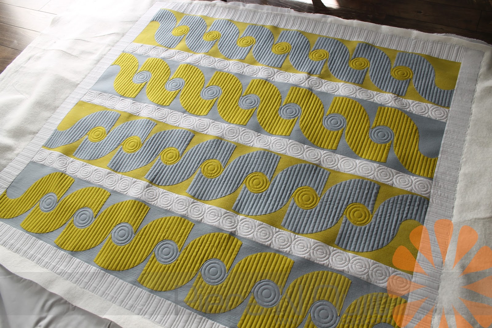 Piece N Quilt: Custom Machine Quilting a Modern Quilt - by Natalia Bonner