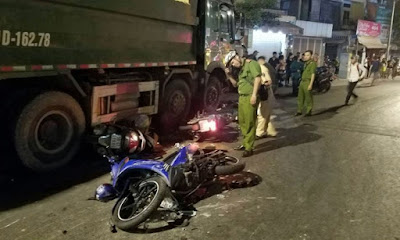 Xe ben tông hàng loạt xe máy, người bị thương nằm la liệt