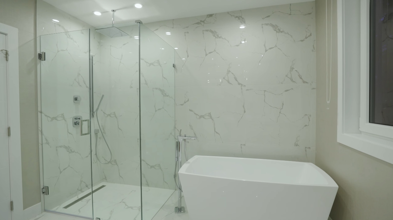 39 Photos vs. Edgemont Blvd, North Vancouver Luxury Home Interior Design Tour