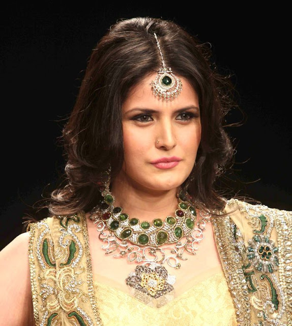 Zarine Khan in Designer Necklace