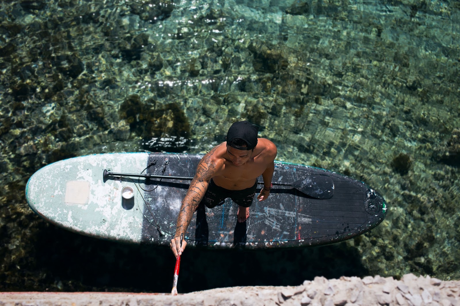 Artist Paints Murals of Women While Floating on a Surfboard Artist Paints Murals of Women While Floating on a Surfboard