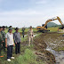 นายอำเภอบ้านคา นำชาวบ้านกำจัดวัชพืชในอ่างเก็บน้ำห้วยมะหาด