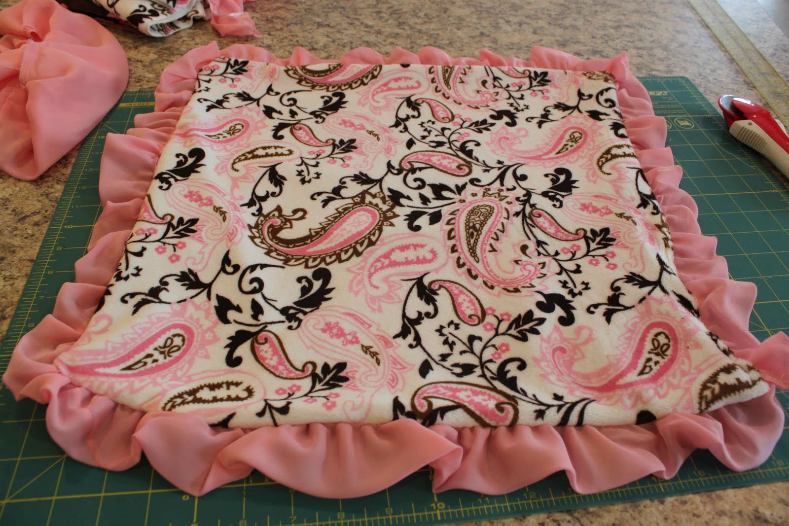 jujuB Minky Baby Blanket Tutorial