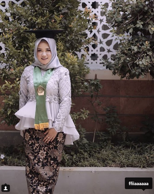 model hijab wisuda simple terbaru