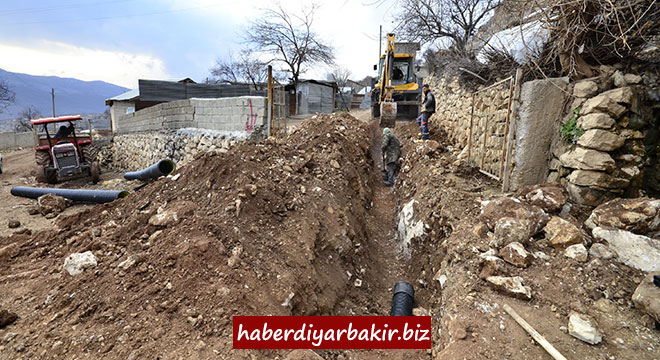 DİSKİ, Lice’nin Oyuklu Mahallesinde kanalizasyon şebekesi döşüyor DİSKİ, Lice’nin Oyuklu Mahallesinde kanalizasyon şebekesi döşüyor