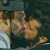 Il bacio tra Andrea Montovoli e Luca Seta