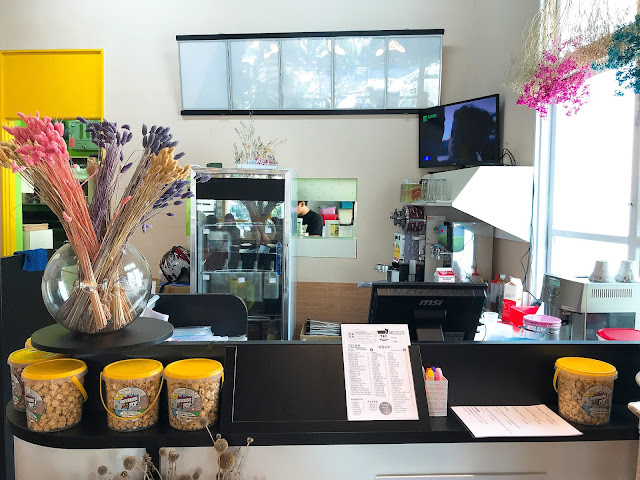 【台南安平區】T&F 手作吐司-安平店，被乾燥花圍繞用餐，擄獲少女心多種口味爆餡熱壓吐司