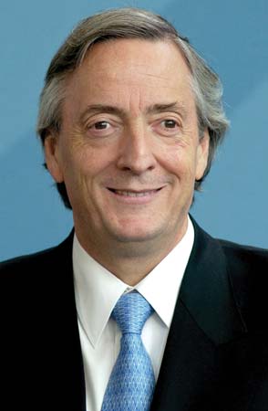 Néstor Kirchner Foto de Nestor Kirchner con canas y sonriendo
