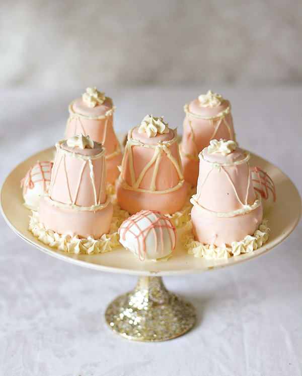 The Autumn Wedding: The Girly Pink and Gold Fairytale Wedding