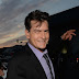 Charlie Sheen abre o jogo e diz: ''A lua é uma base avançada de uma civilização extraterrestre''