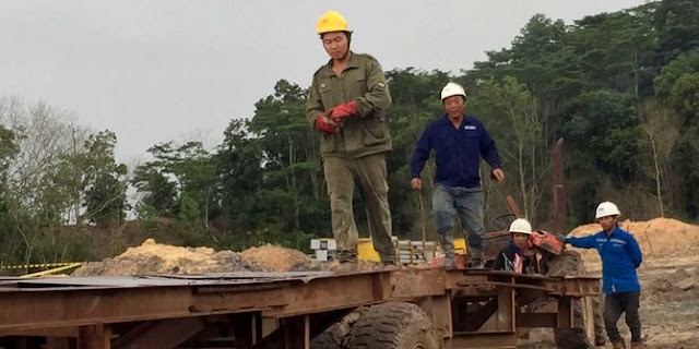 Disidak Petugas, Pekerja Ilegal China di PLTU di Kukar Berlarian Kabur Ke Hutan Disidak Petugas, Pekerja Ilegal China di PLTU di Kukar Berlarian Kabur Ke Hutan