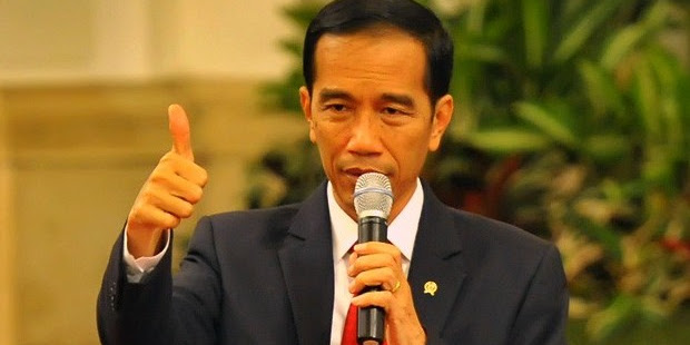 Jokowi Serahkan KIP Kepada 1.725 Siswa di Jember
