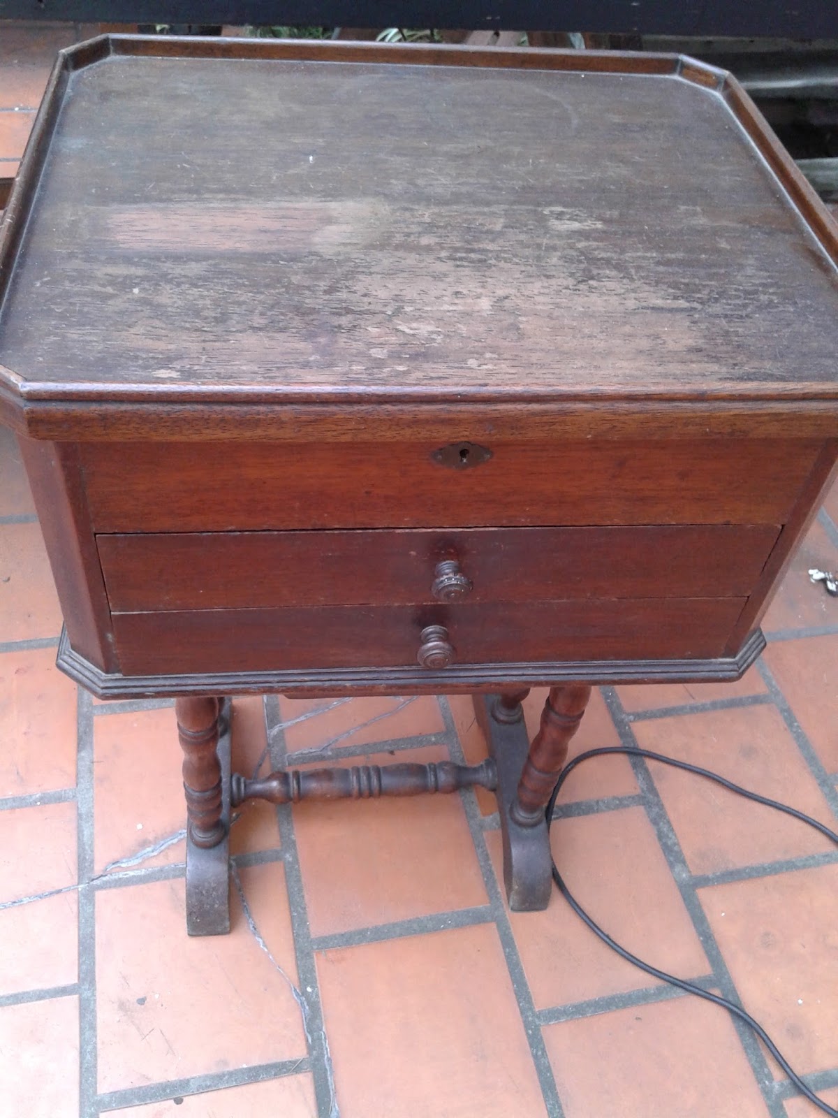 Restauraciones por Patricia Aparicio Bravo Costurero antiguo de madera