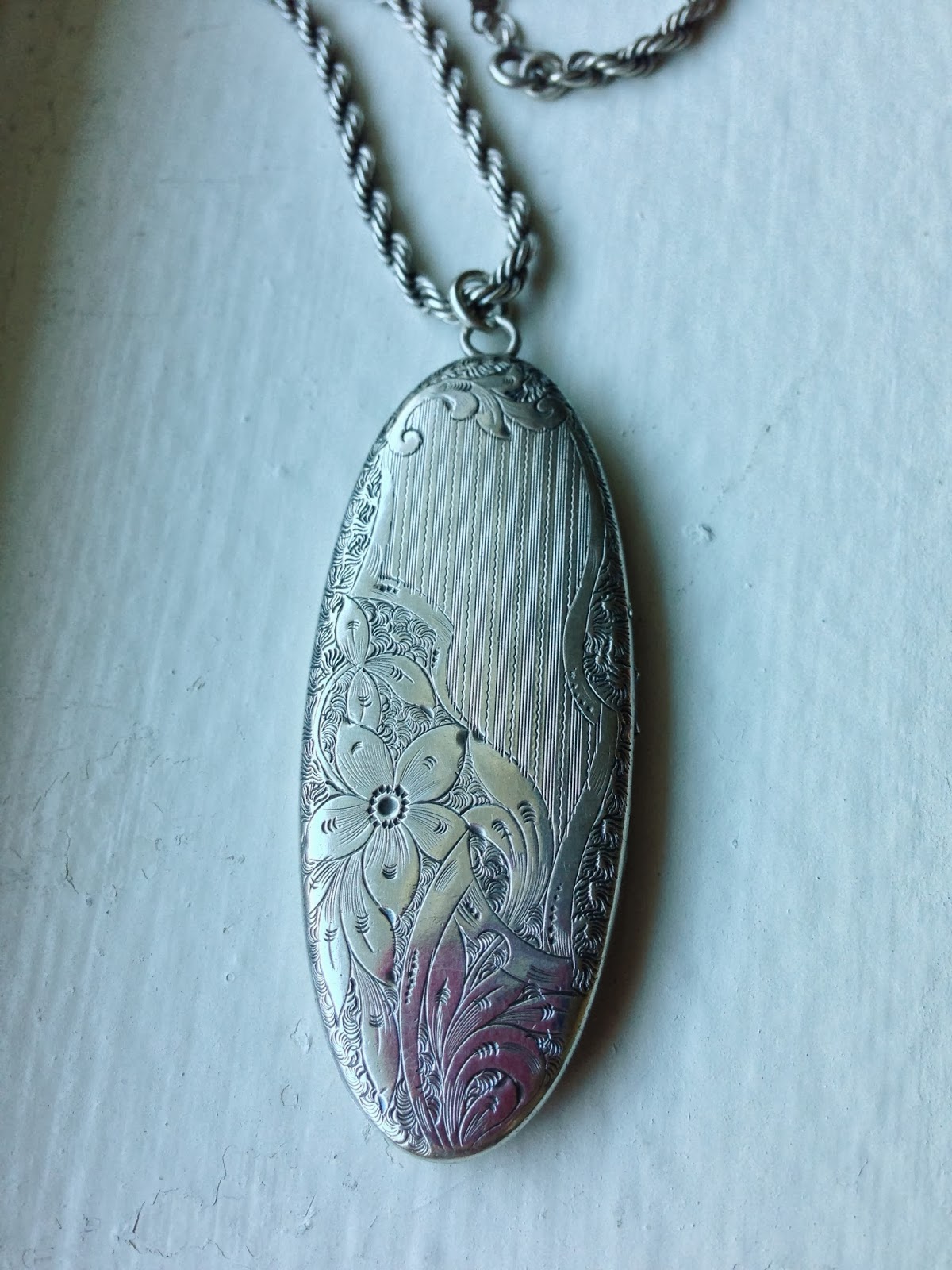 MemoryStation Large Antique Edwardian Sterling Long Oval/Oblong Locket