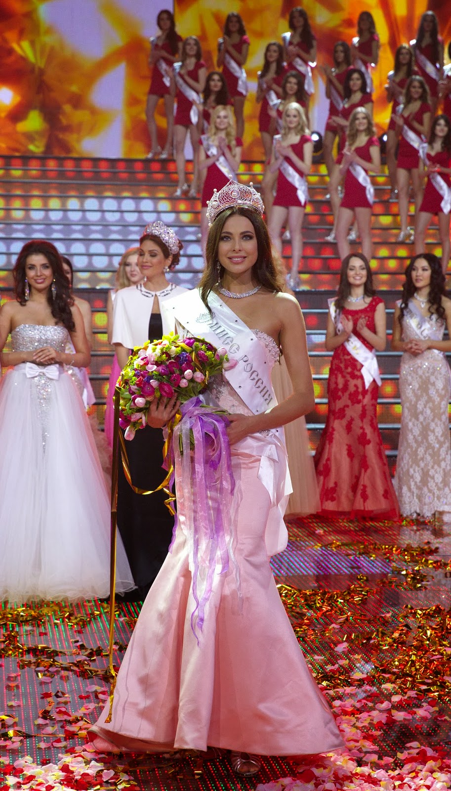 https://4.bp.blogspot.com/-TUQUE2w1Eb4/UxYX2bJLpGI/AAAAAAAAGbA/4Wfs3Gz4_8k/s1600/Newly+crowned+Miss+Russia+2014+Yulia+Alipova+smiles+after+receiving+her+title+at+the+Miss+Russia+2014+beauty+contest+in+Moscow+early+on+March+2%252C+2014.++23-year-old+Yulia+Alipova%252C+from+of+the+town+of+Balakov+%25283%2529.jpg