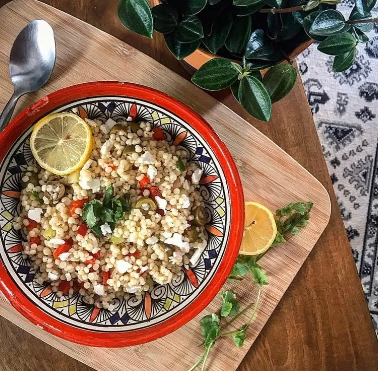 SALADE DE PERLES DE BLÉ AUX LÉGUMES & FETA