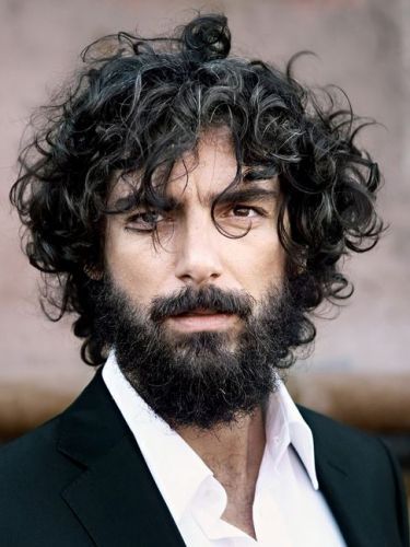6 Attractive Beard Styles for Men Who've Curly Hair