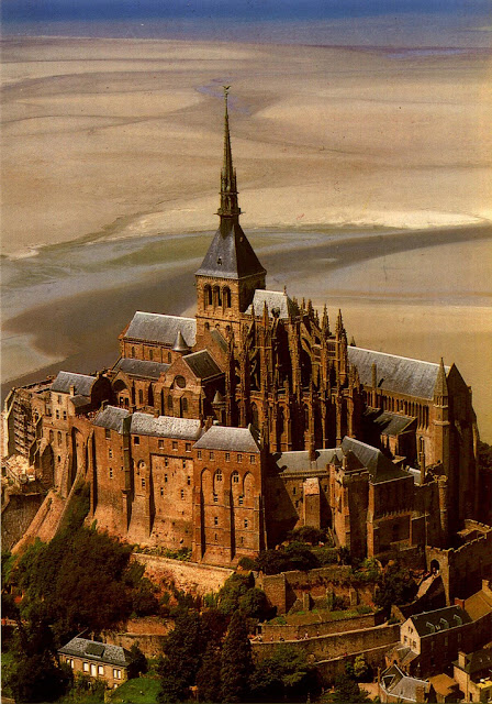Cartão Postal de Le Mont Saint-Michel - França, via nycolau on Flickr as seen on linenandlavender.net