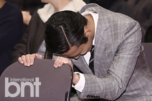 올해의 영화상 남우주연상 유아인 | 인스티즈