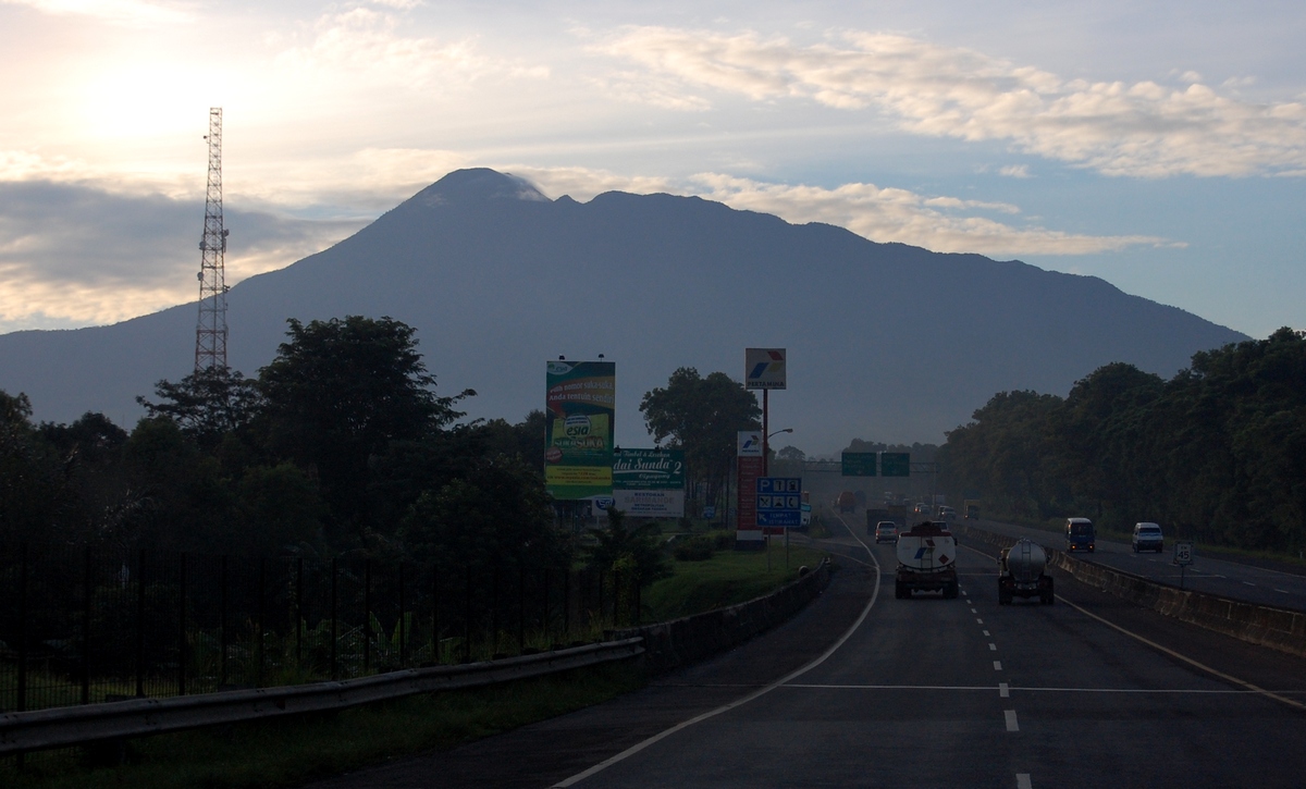 Daftar Gunung di Jawa Barat Gunung Pangrango (www.himalaya.web.id)